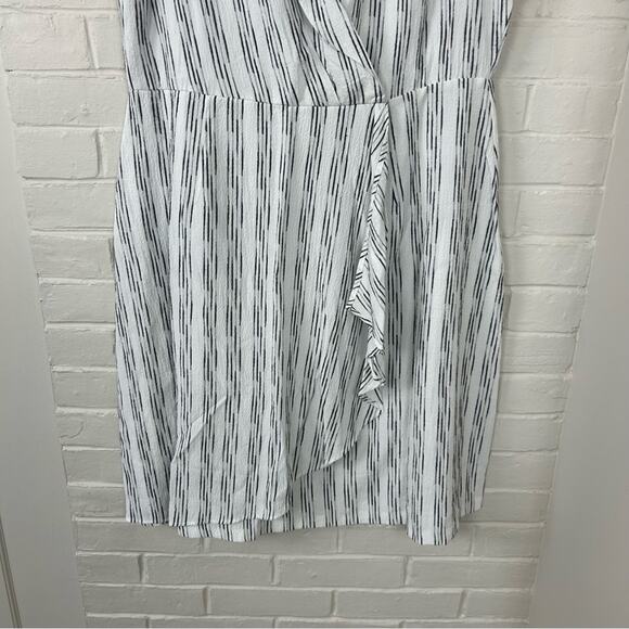 Calvin Klein White & Black Striped Drape Twist Front Dress Size 12 - Picture 6 of 11